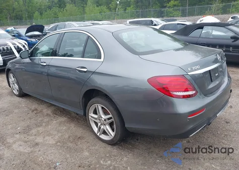 2017 Mercedes-Benz E 300 4Matic из США, поврежденный, VIN WDDZF4KB3HA081096